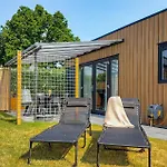 Nice Home In Heinkenszand With Wifi