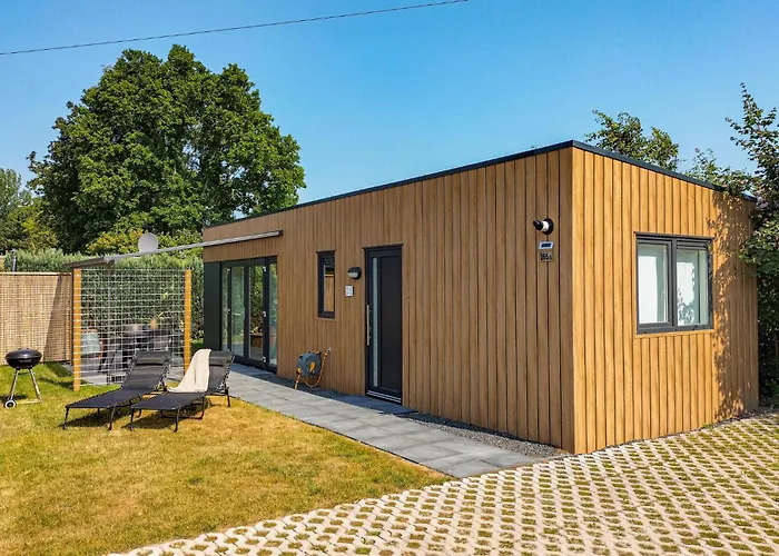 Nice Home In Heinkenszand With Wifi